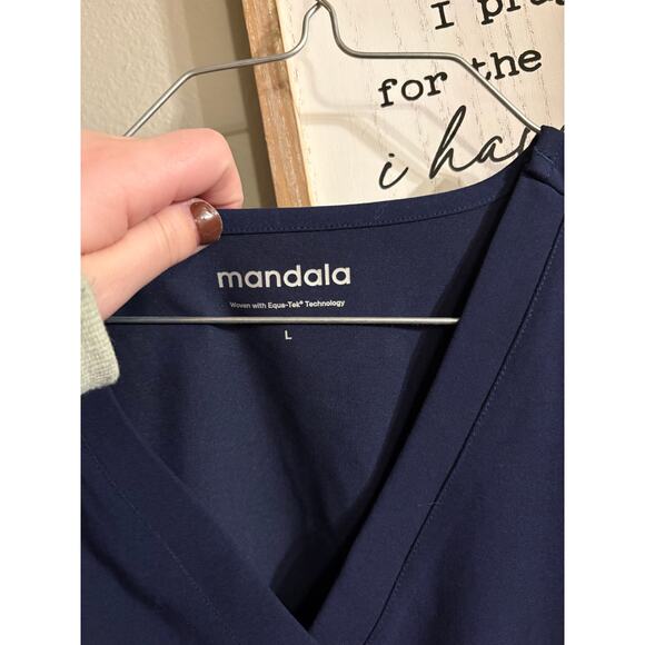 Mandala navy blue scrub top size large - Picture 3 of 3